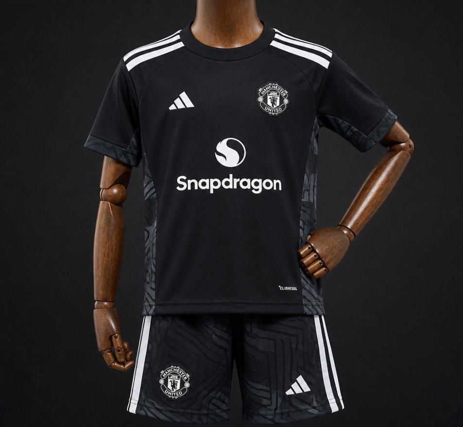 26/27 Kids Manchester United Home Goalkeeper Black/White Jersey + Shorts Set